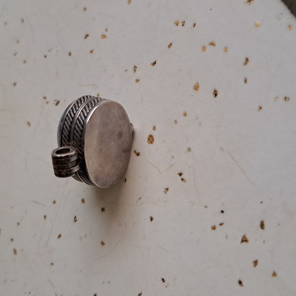 Vintage-Inspired Lace Agate Poison Box Pendant Functional Locket-Style Blue OS - Picture 4 of 4